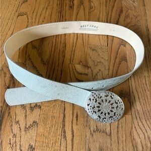 Belt Shak Women’s Elegant Light Silver Belt with Intricate Silver Buckle - Large